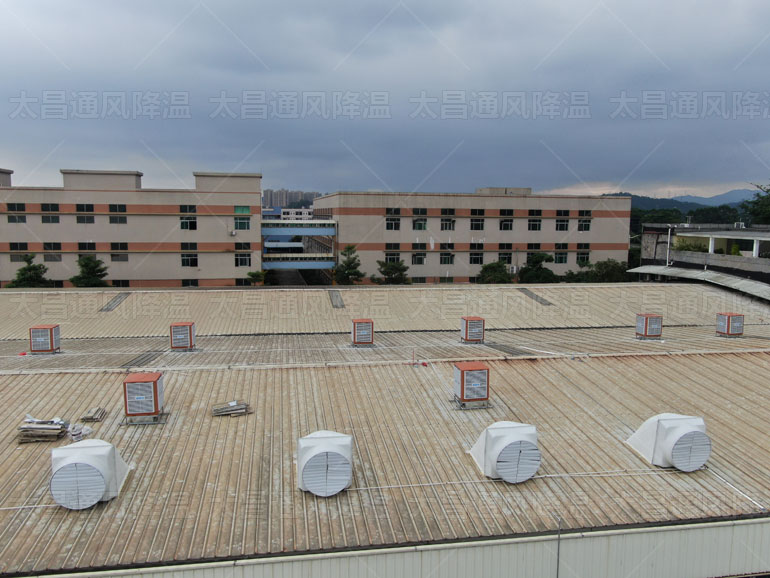 夏季炎熱，大型廠房通風(fēng)降溫設(shè)備怎么選擇呢？